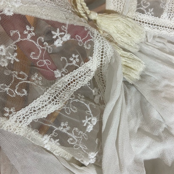 14th & Union Embroidered Tops. Size -S ( Fit S-M) - Picture 12 of 14